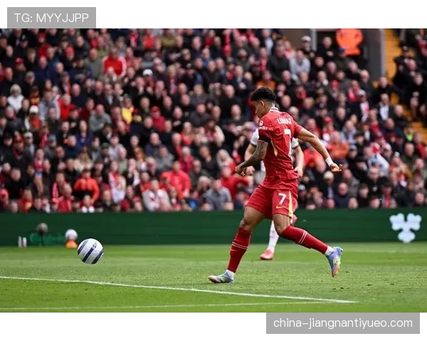 主导出球直塞撕开防线，范戴克比赛季初更具压制力