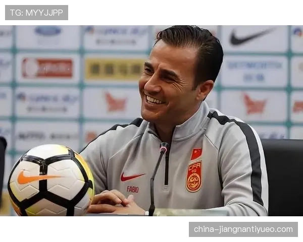 卡纳瓦罗高位逼抢压制对手中场，角色转型引领防线前移趋势