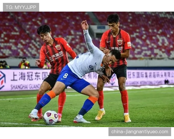 山东泰山中场组织乏力，关键连接点缺失影响推进效率